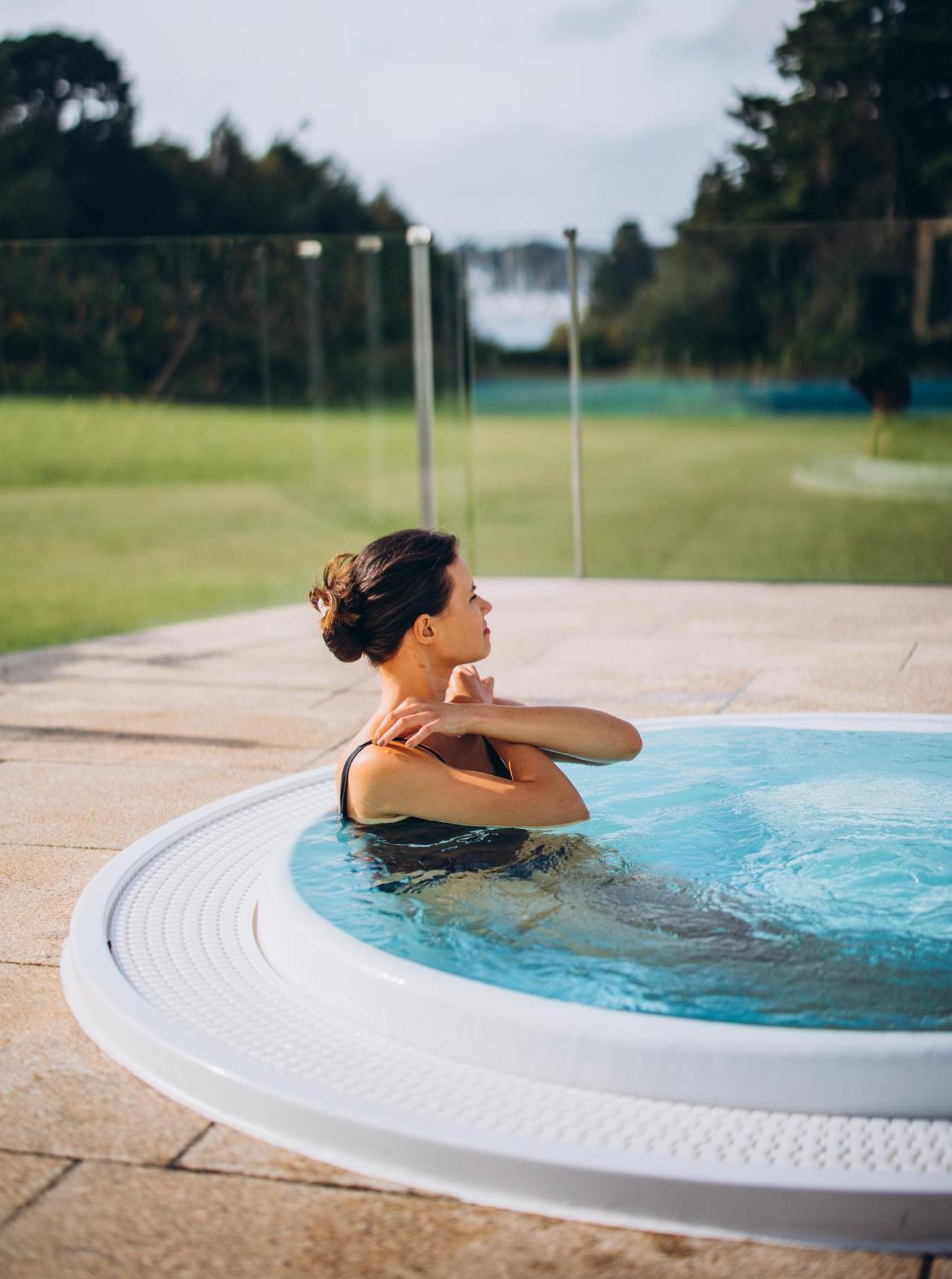 LES GARENNES HOTEL SPA Bénodet Kültér fotó