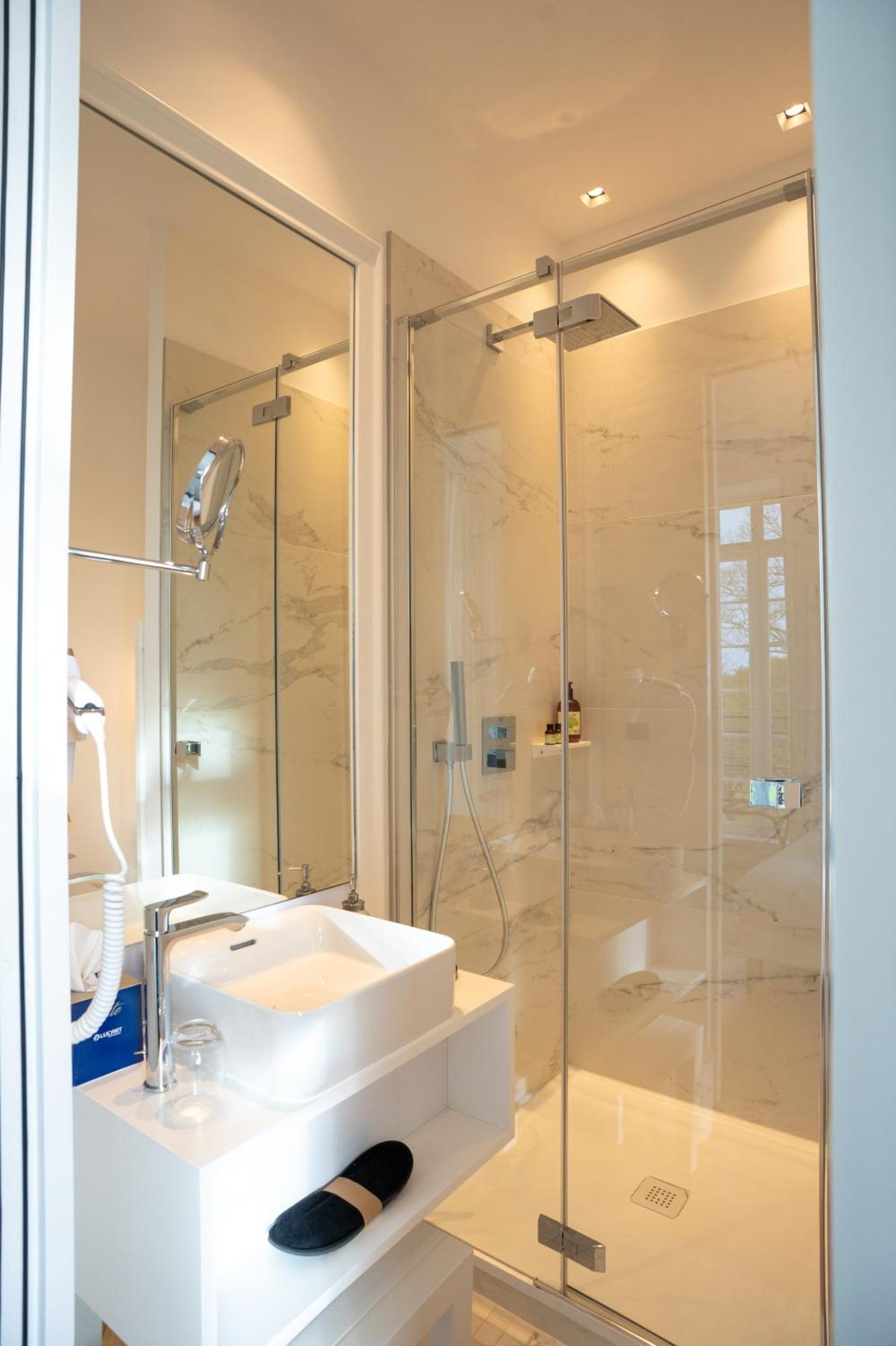 LES GARENNES HOTEL SPA Bénodet Kültér fotó