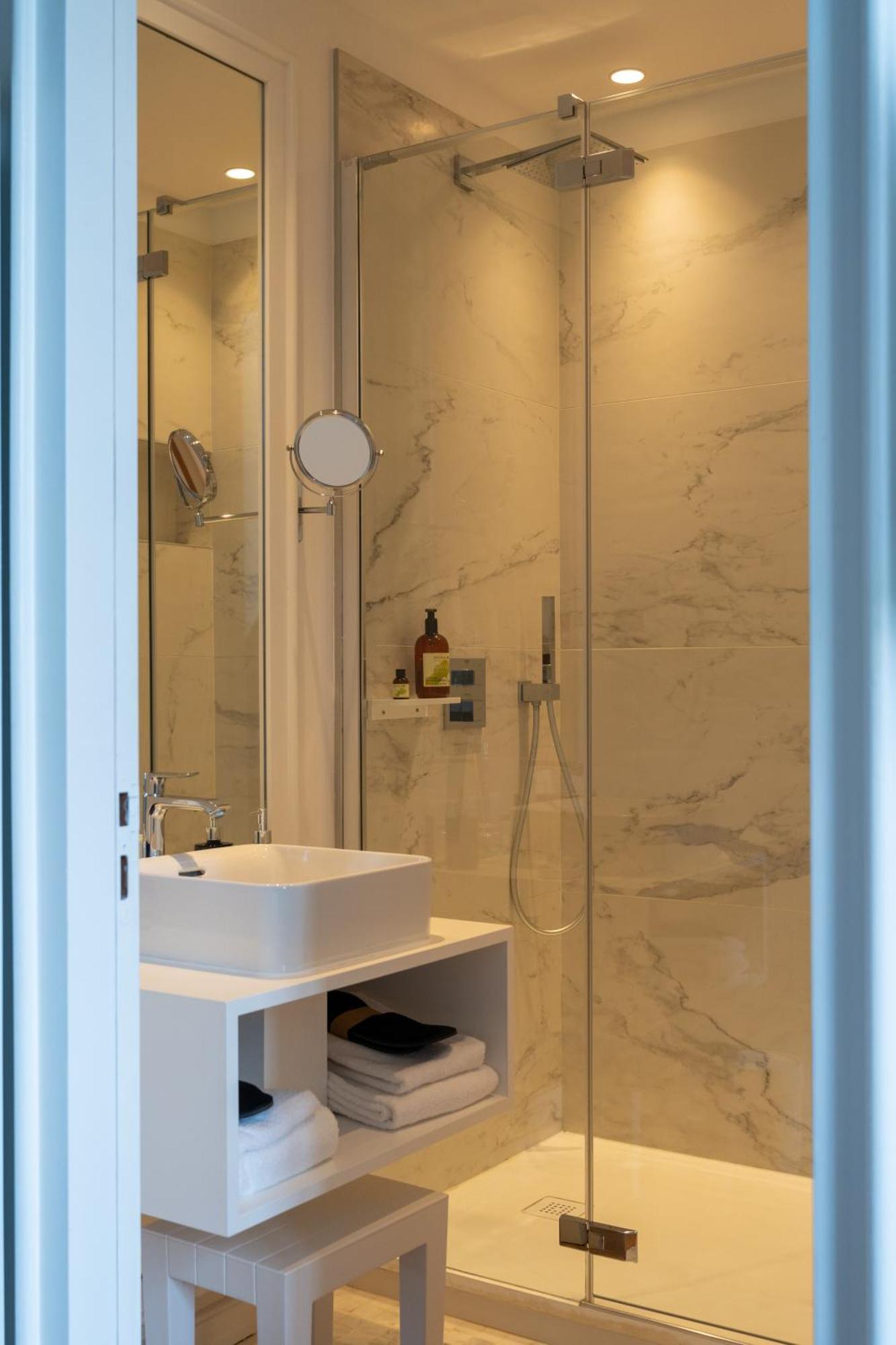 LES GARENNES HOTEL SPA Bénodet Kültér fotó